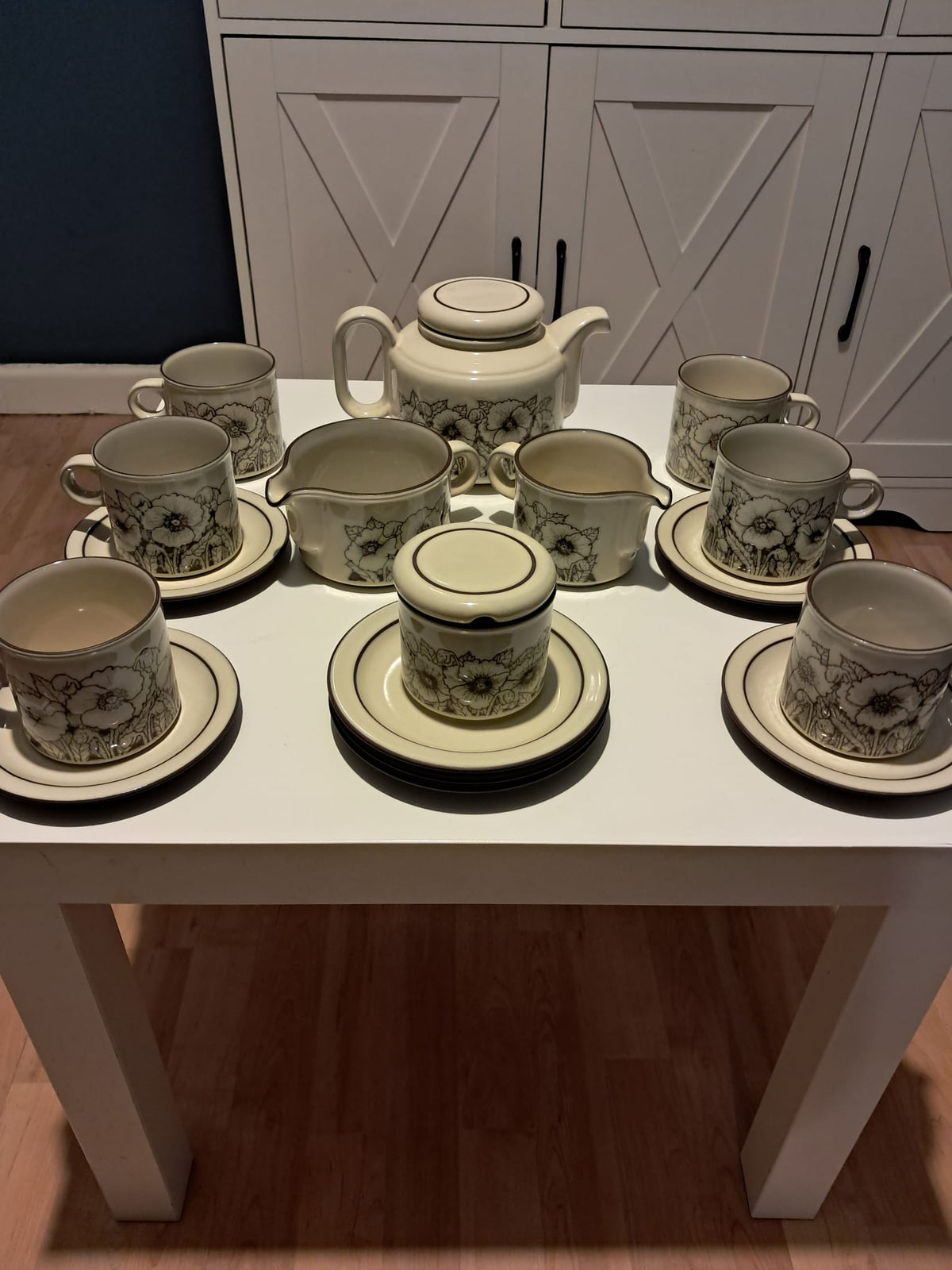 Hornsea cornrose incomplete set