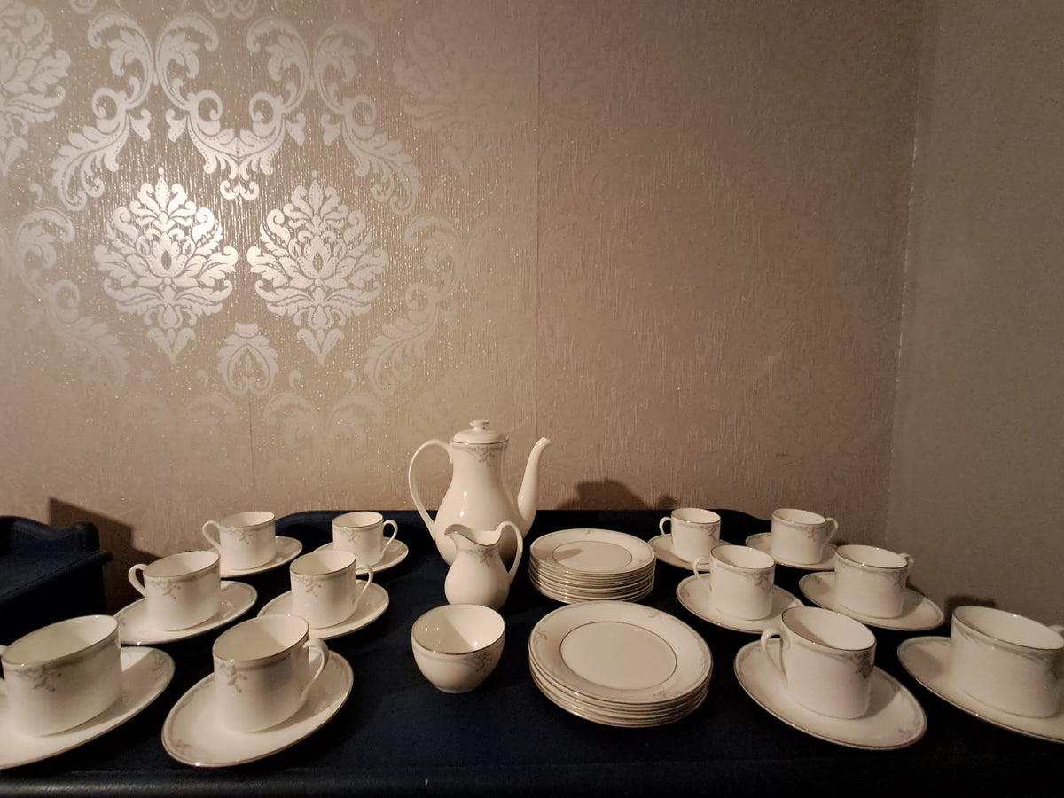 Royal Doulton Carnation (H5084)