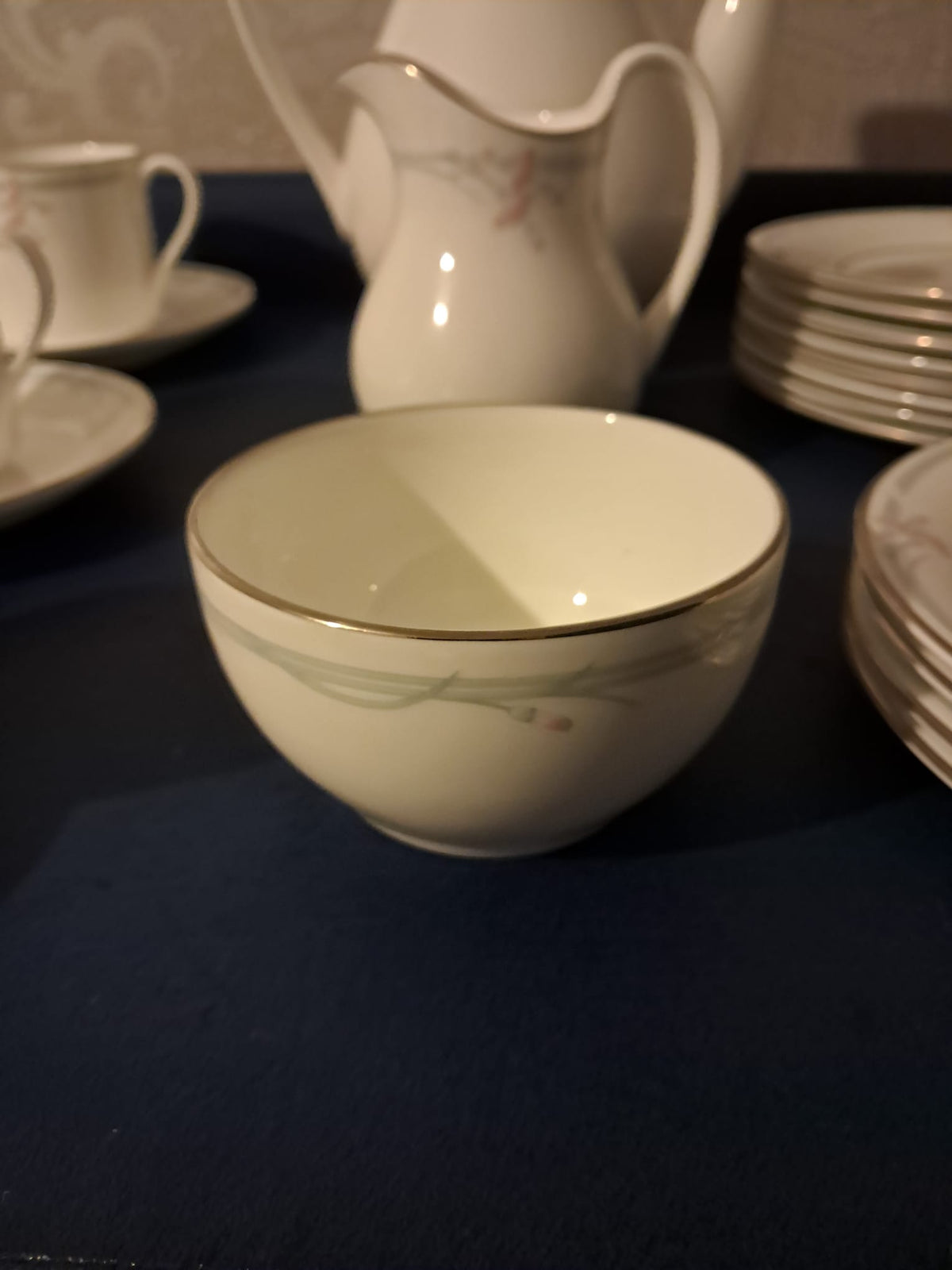 Royal Doulton Carnation (H5084)