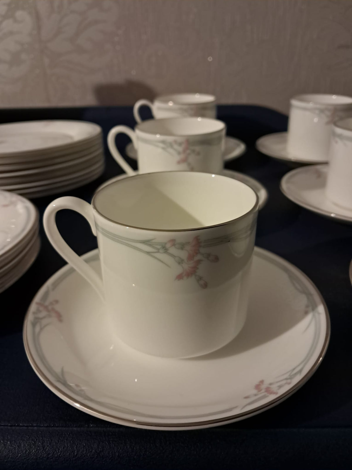Royal Doulton Carnation (H5084)